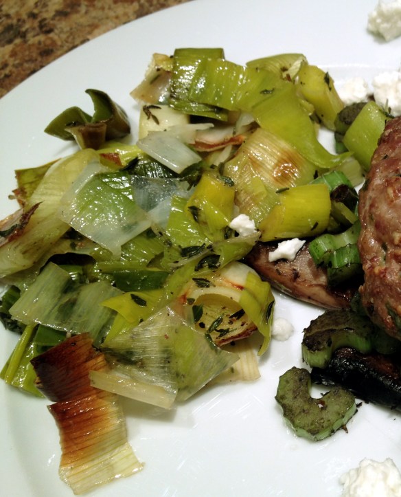 cow crumbs, gluten free, dairy free, paleo, healthy dinner, stuffed mushrooms, turkey burgers, roasted leeks, portobello mushrooms